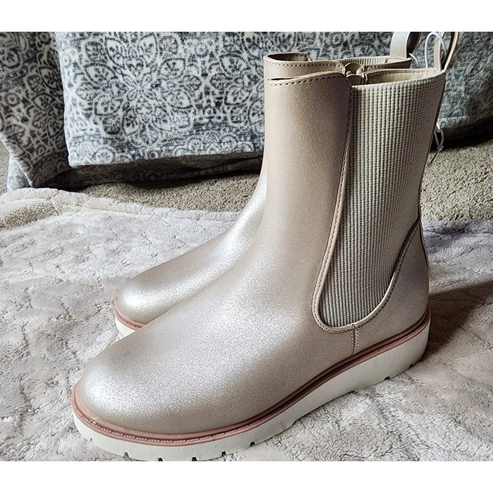 Art Class Metallic Beige Sneaker Boot Girls Size 5 Gold Shimmer Zip Up Lug Sole